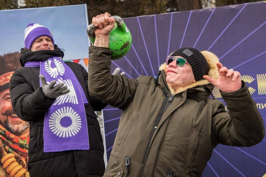 На пятом (или седьмом?) десятке подъемов даже «помощь» ведущего неоценима