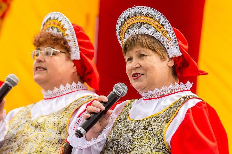 Русские песни звучат глубоко и проникновенно