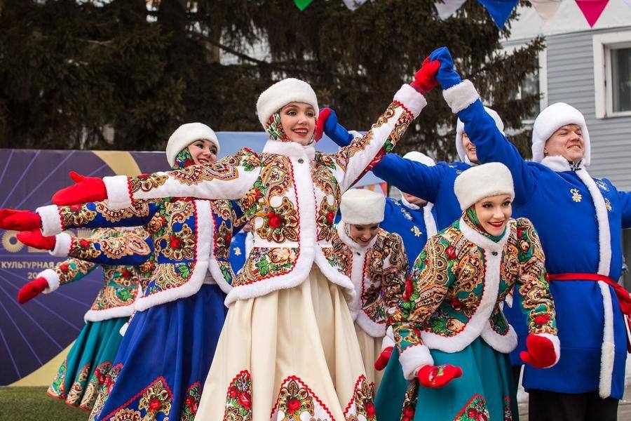 Коллектив, основанный в 1991 году, популяризирует народную хореографию