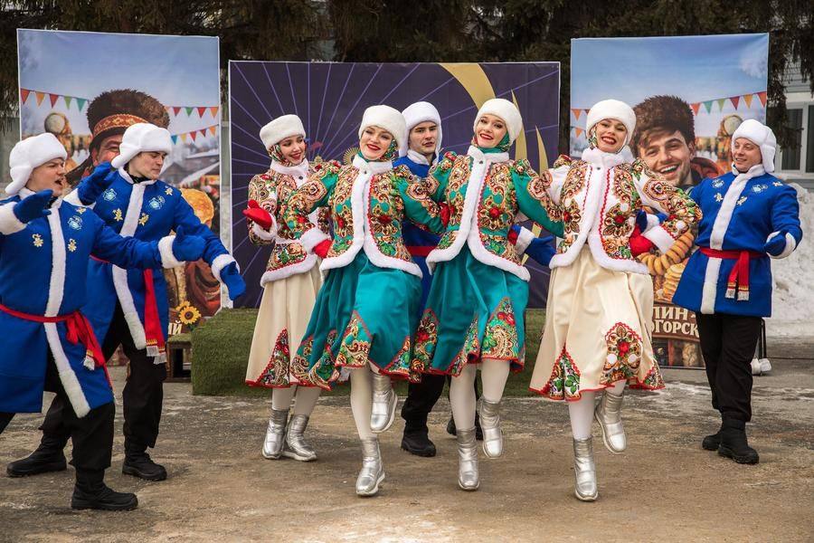 И сейчас мы отчетливо понимаем, как ансамбль увеличивает число поклонников
