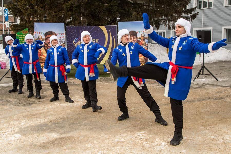 Кажется, что перед их энергией отступает сибирская стужа