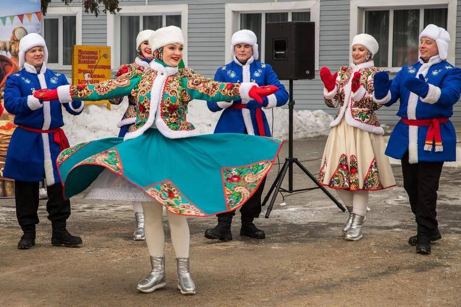 Юбка кружится, как вихрь, — под аплодисменты партнеров и зрителей
