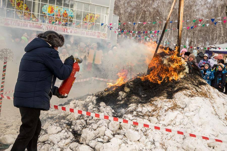 Нельзя оставлять пламя без присмотра: предки сказали бы, что это может навлечь беду