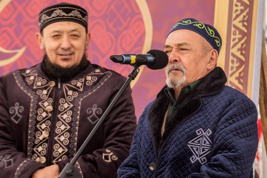К нему присоединяется имам Одесского района Дамир Сагандыков