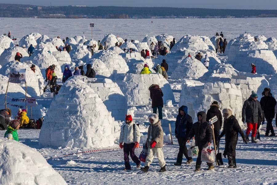 Ну а мы повернем время вспять и еще раз вернемся в солнечный снежный город