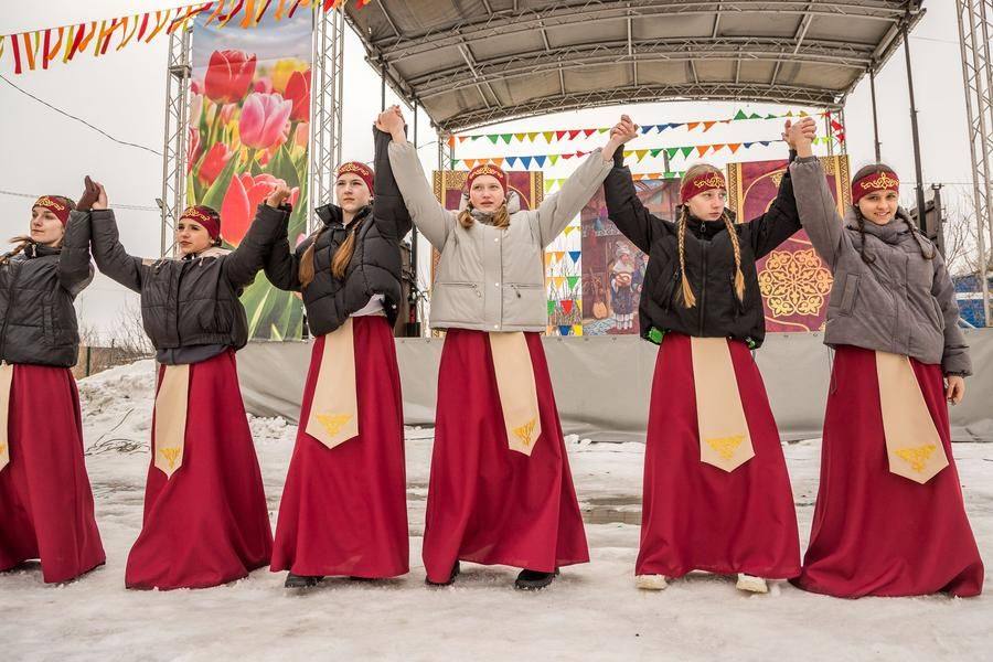 Отдельным блоком представлена армянская культура