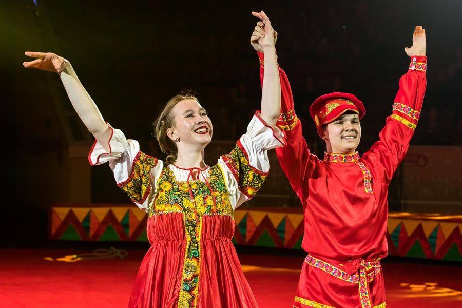Благодарные зрители долго не отпускают земляков