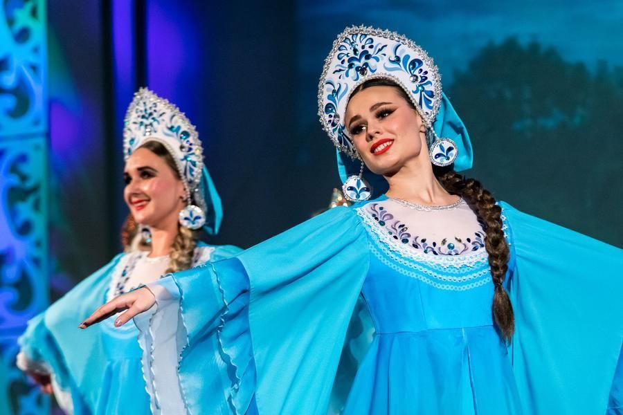 Три с половиной минуты на сцене только девушки