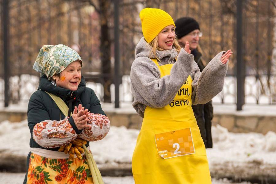 Первые спортсмены стартовали, и их есть кому поддерживать