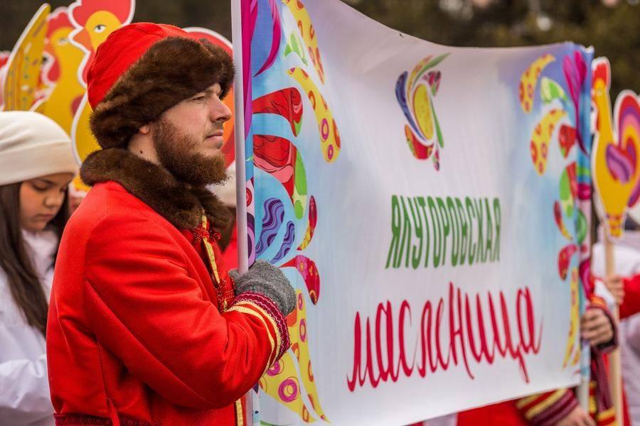 В полдень Масленичный ход начинает движение