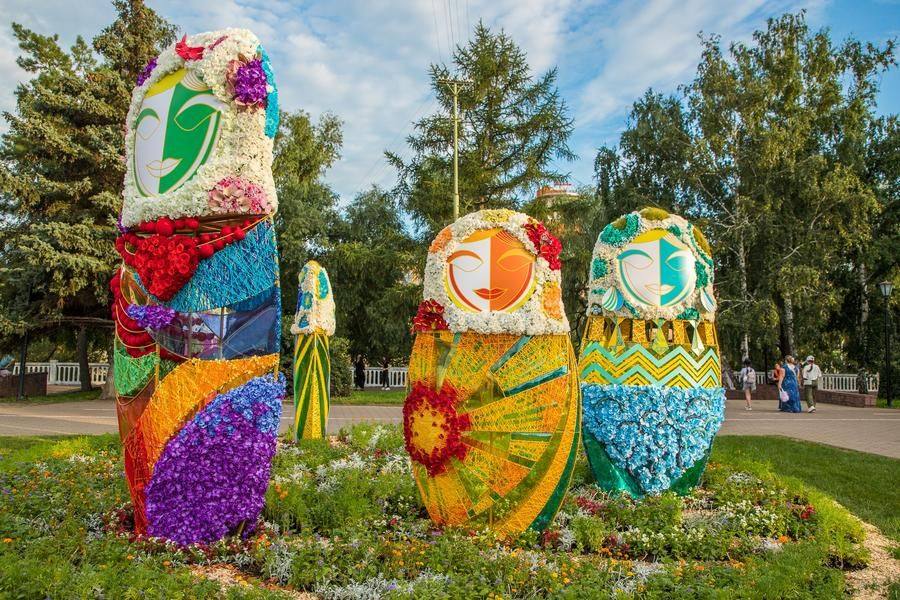 Погода в день открытия переменчива: то пасмурно, то солнечно