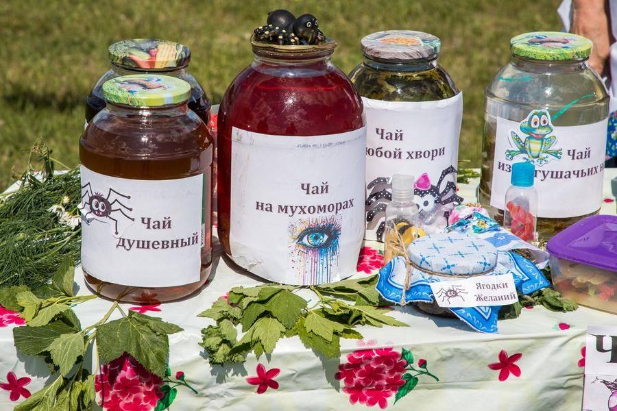 День выдался жаркий, и всевозможные травяные чаи — нарасхват!
