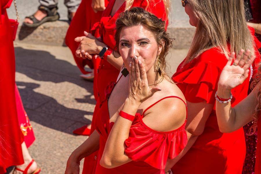 Воздушный поцелуй — теплый привет Омску и всем, у кого камера наготове