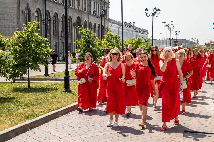 Парад продолжает жить в ритме города