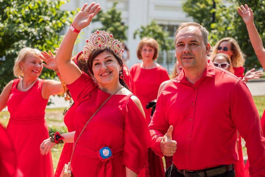 …и примерять роль королевы для своего короля