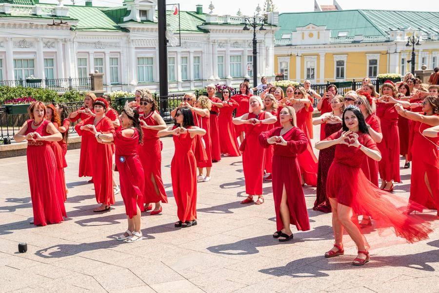 В такие мгновения множество отдельных историй превращается в одну большую общую