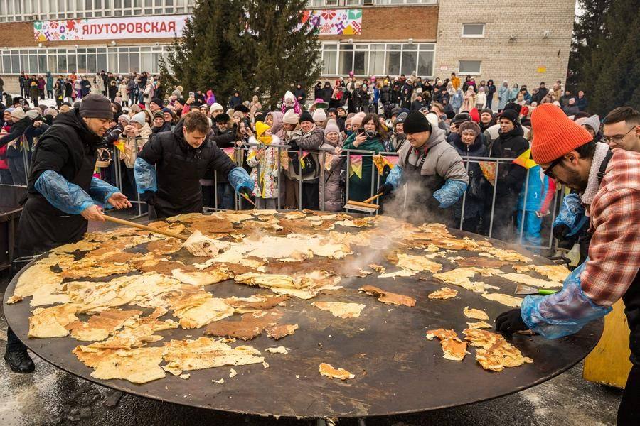 Впрочем, тюменцы не унывают: допечь большое сладкое изделие можно и по частям