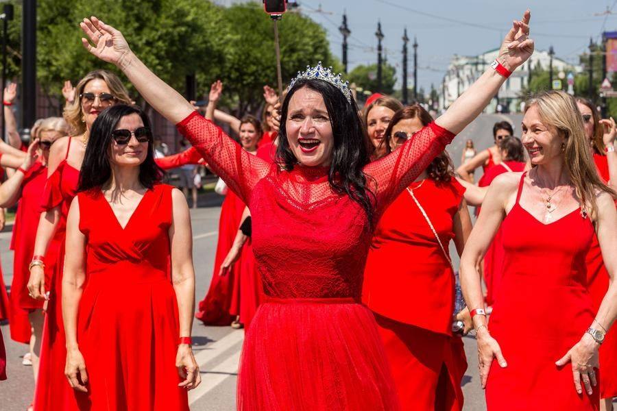 Шествие длится уже час, а силы все еще не на исходе