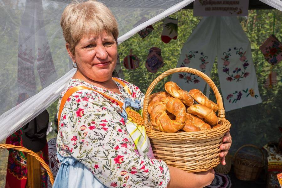 Прямо за ними уже в седьмой раз проводится Фестиваль калача!