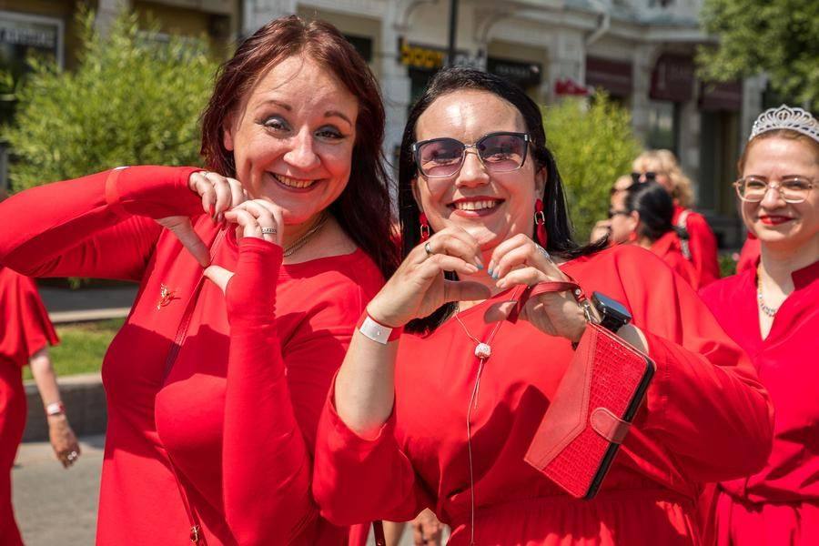 Парад — это способ каждой сказать миру: «Я здесь, я яркая, я настоящая!»