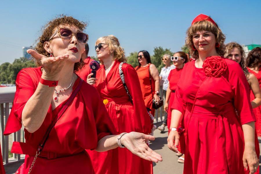 …не просто новых знакомых на день, а людей, с которыми спокойно быть настоящей