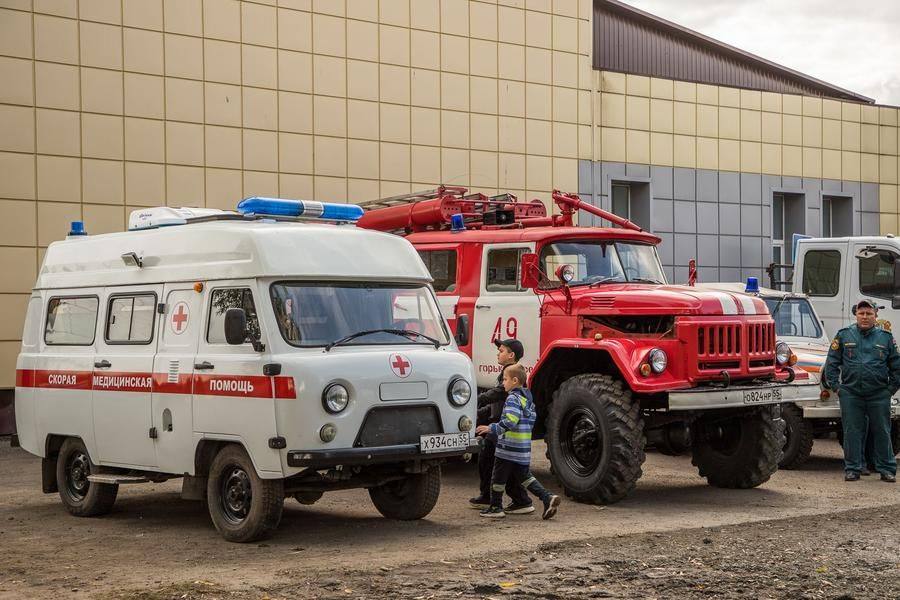 Для детворы организована выставка специальной техники