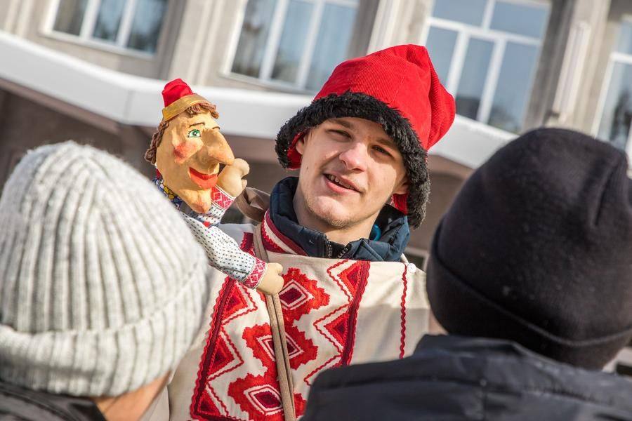 Повсюду можно встретить фольклорных персонажей