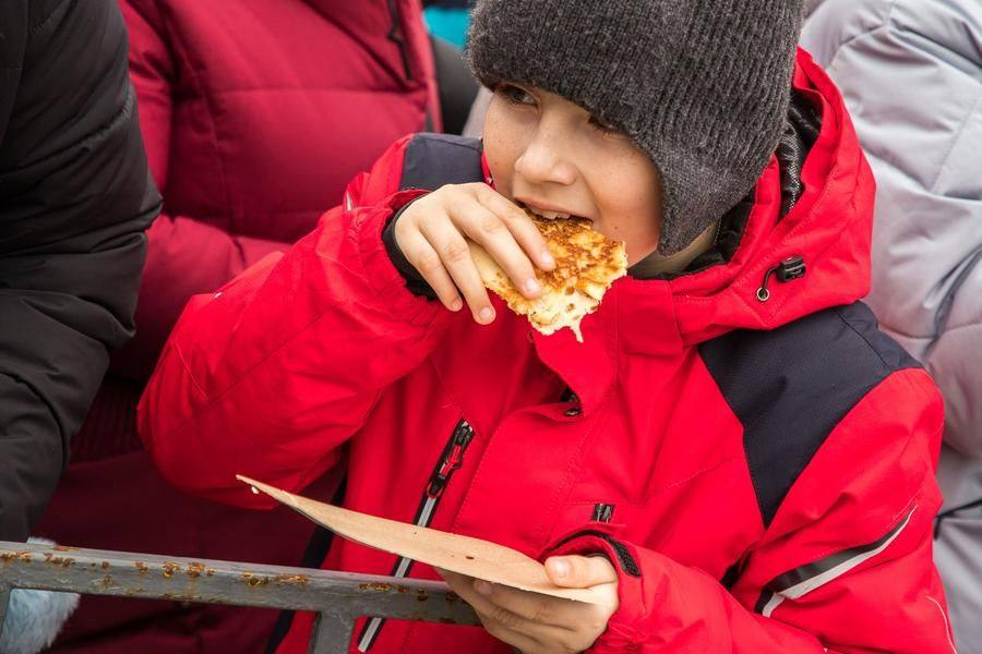 Везунчики провожают зиму сытыми и довольными