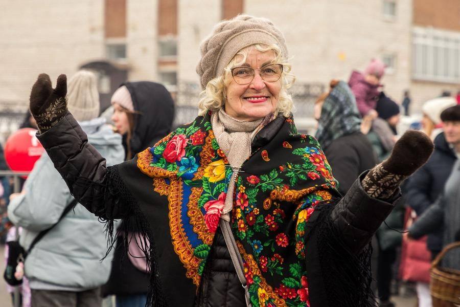 А не пора ли нам вернуться к главной сцене?
