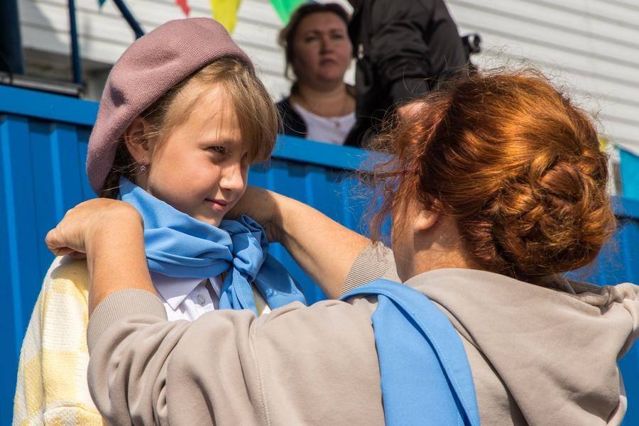 Всем выступающим даже в массовке нужно быть нарядными
