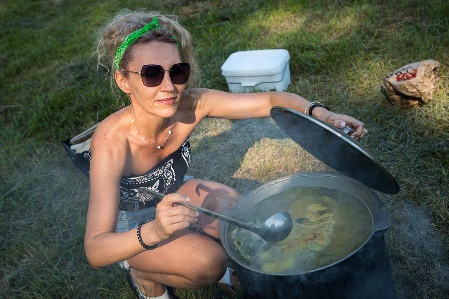 Впрочем, не будем забегать вперед: просто запомните этих обаятельных омичек!