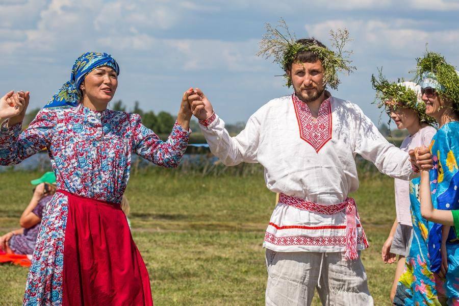 Целый час программы отведен традиционной народной хореографии