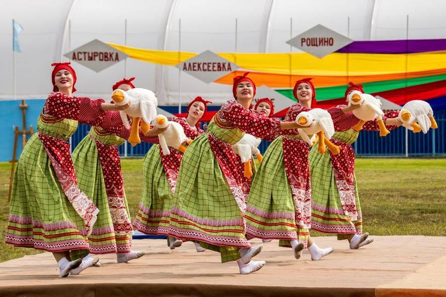 Их первая заводная постановка называется «Гуси и Маруся»