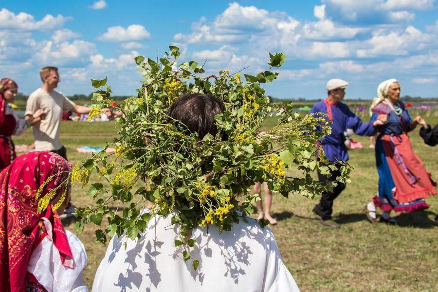 Венки напоминают, какое сейчас время года и чему посвящен праздник