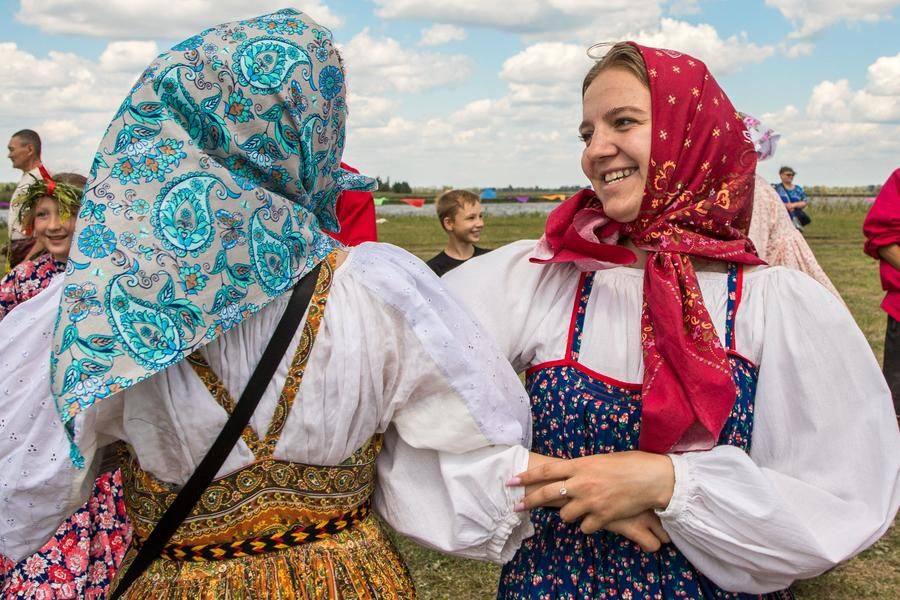 Чтобы разнообразить досуг, от танцев переходят к играм
