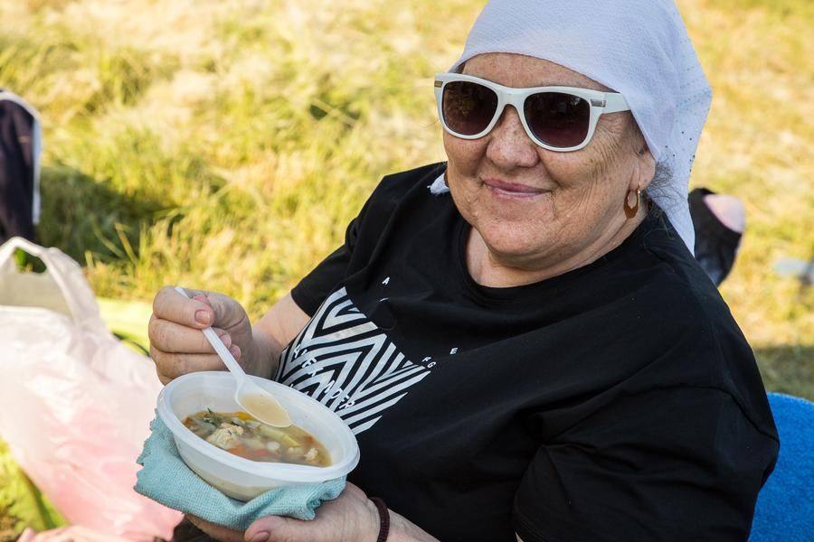 Но все же идти голосовать к судейской палатке лучше на сытый желудок