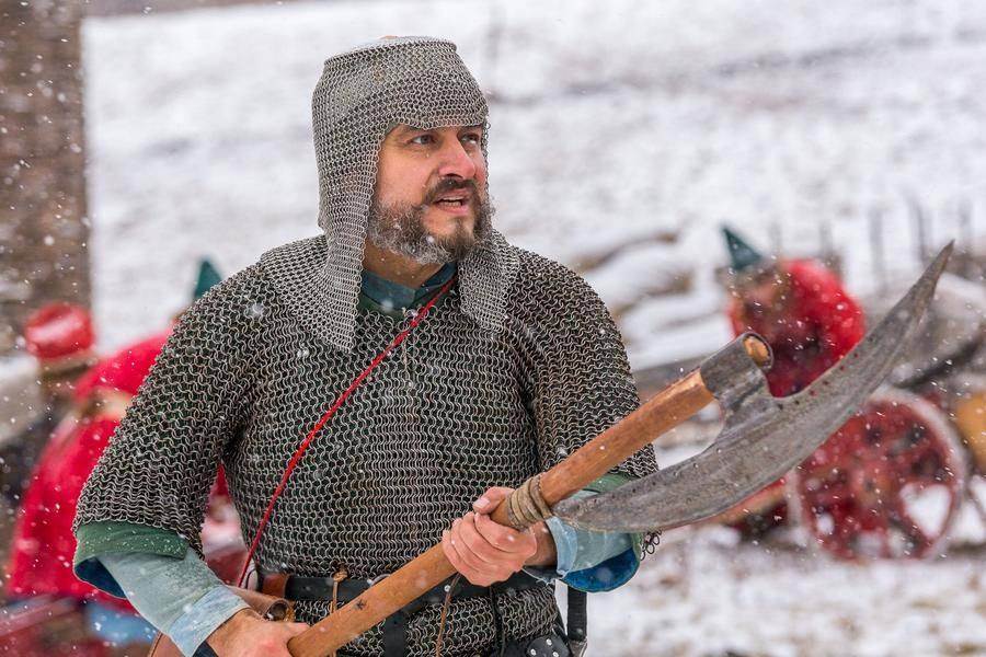 Многие реконструкторы наших дней легко попали бы на старинные гравюры