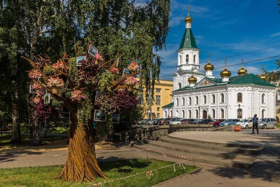 Пожалуй, пора уже прогуляться по Выставочному скверу