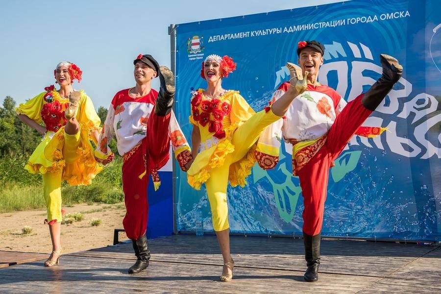 Задорно и синхронно — таким и должно быть выступление на городском празднике