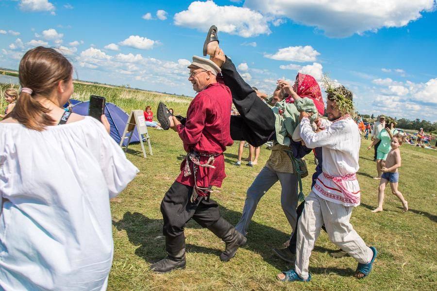 Спустя считанные минуты и этот главный герой попадает в немилость