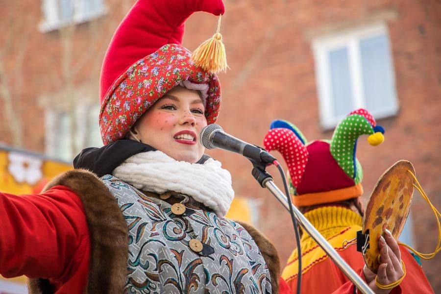 Скоморохи возвещают о последнем большом испытании: это покорение столба