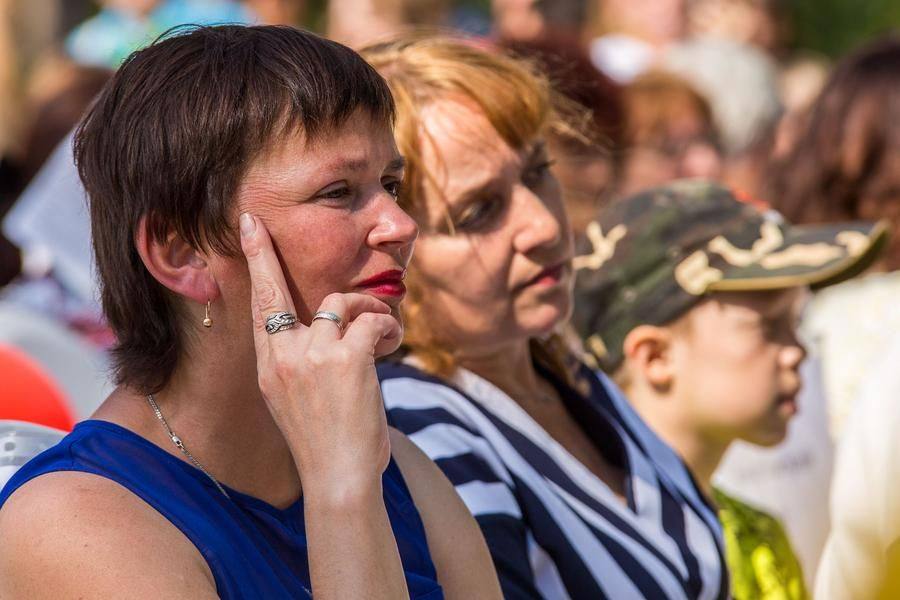 Зрители с интересом следят за калейдоскопом блистательных артистов