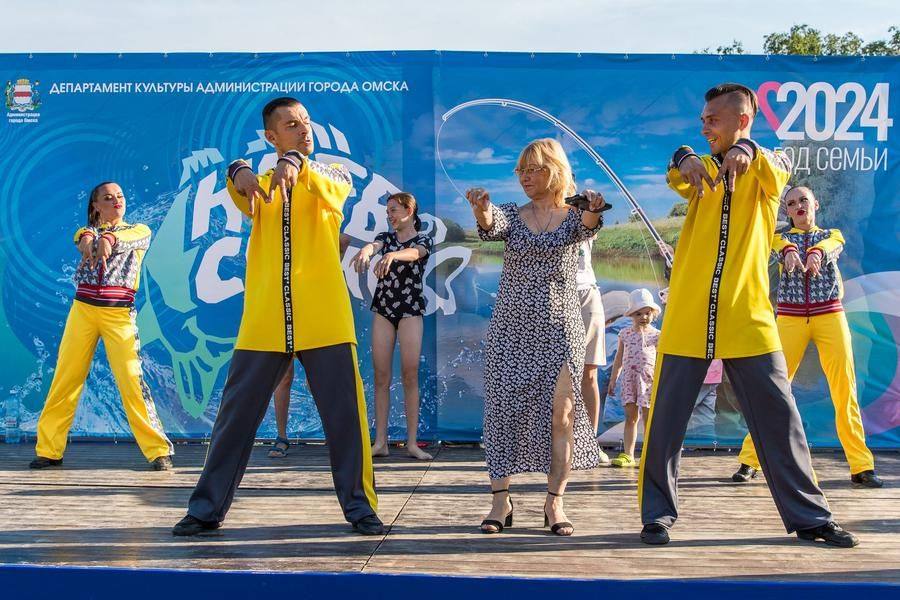 Для участия в этом номере на сцену приглашают зрителей