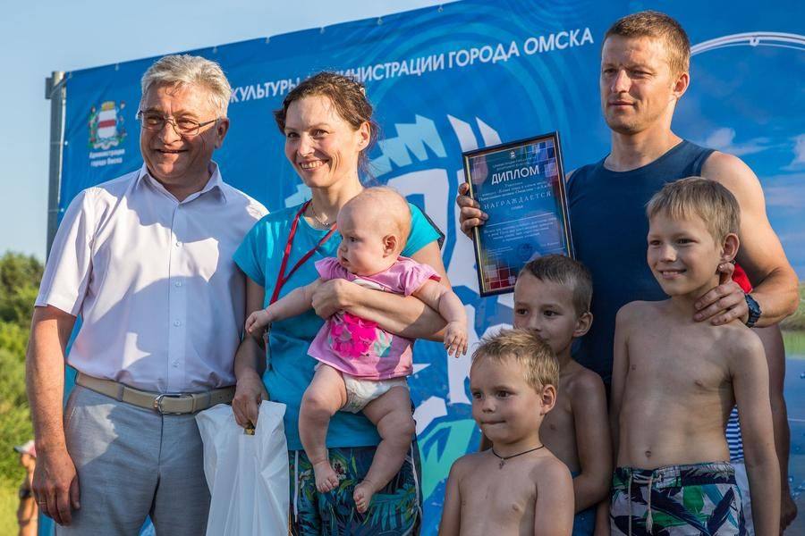 Дипломы получают 16 семей, отважившихся публично варить уху и угощать ею гостей