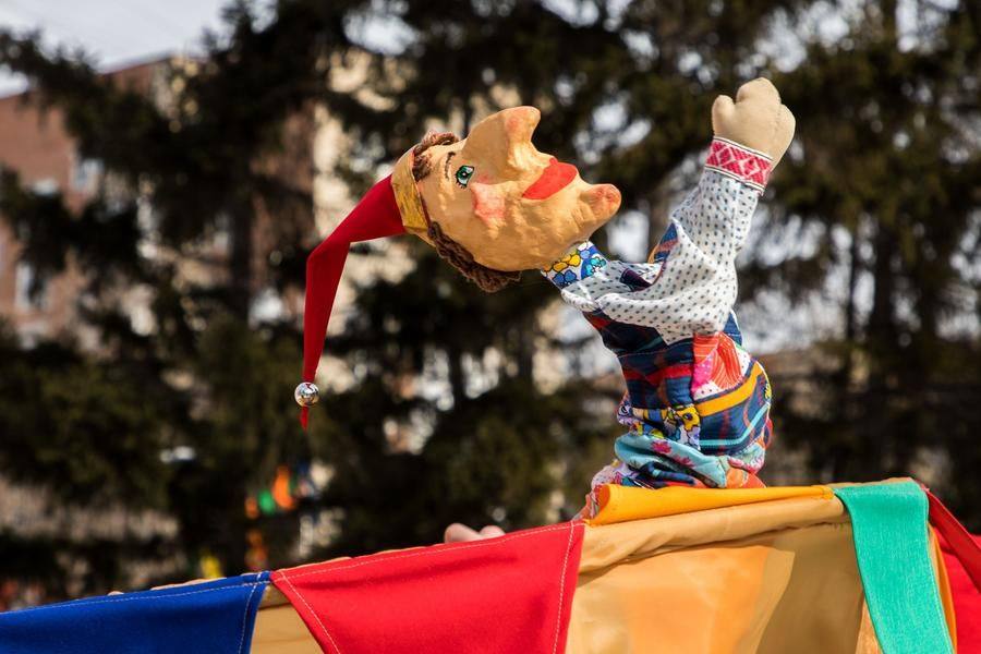 Много народных игр и забав, много фольклора и традиций