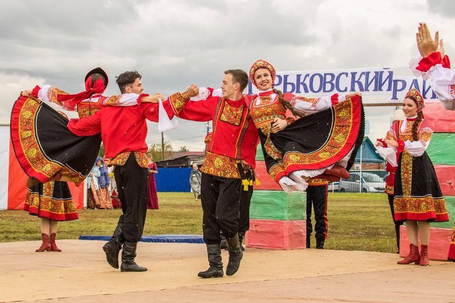 «Большой сибирский пляс» раскрывает все грани народной хореографии