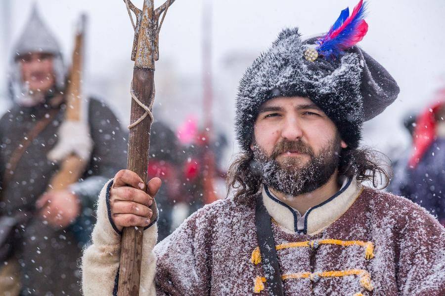 Действительно, встретить таких персонажей можно всего несколько раз в году