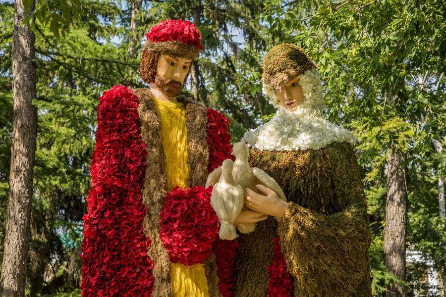 Раскрыть характер персонажей помогли кора, мох и искусственные соцветия гортензии