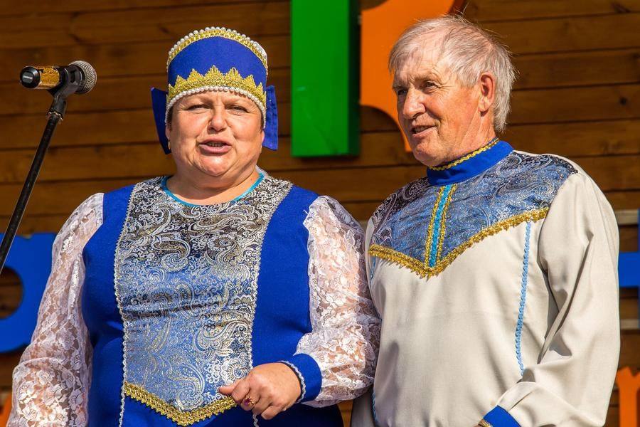 О деревне поет хор ветеранов «Родные напевы» (Оконешниковский район)