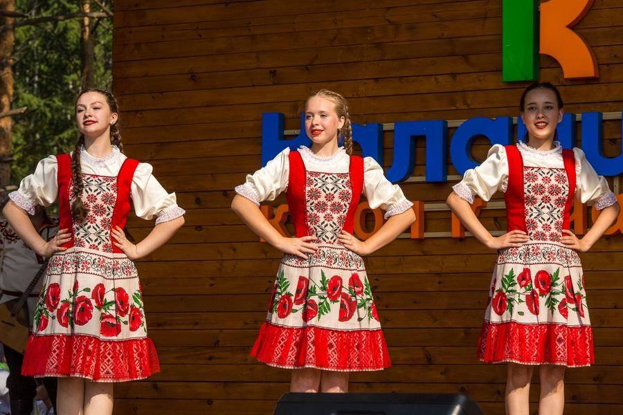 И еще немного танцев: «Лебедушки»